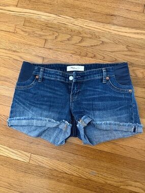 GAP Maternity Denim Shorts Size 27